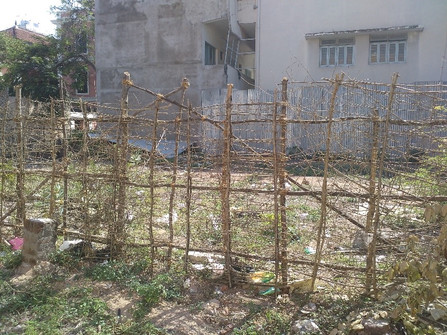 Fence made from dry plant materials